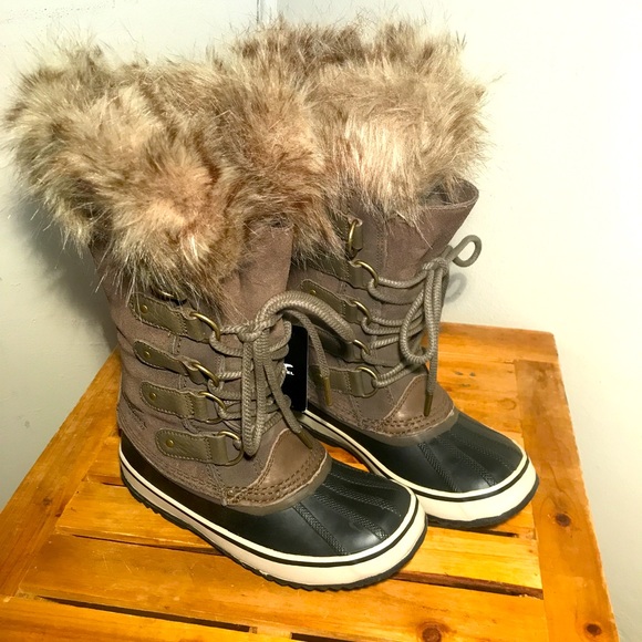 Sorel Joan of Arctic Boots-NWT -SZ 5